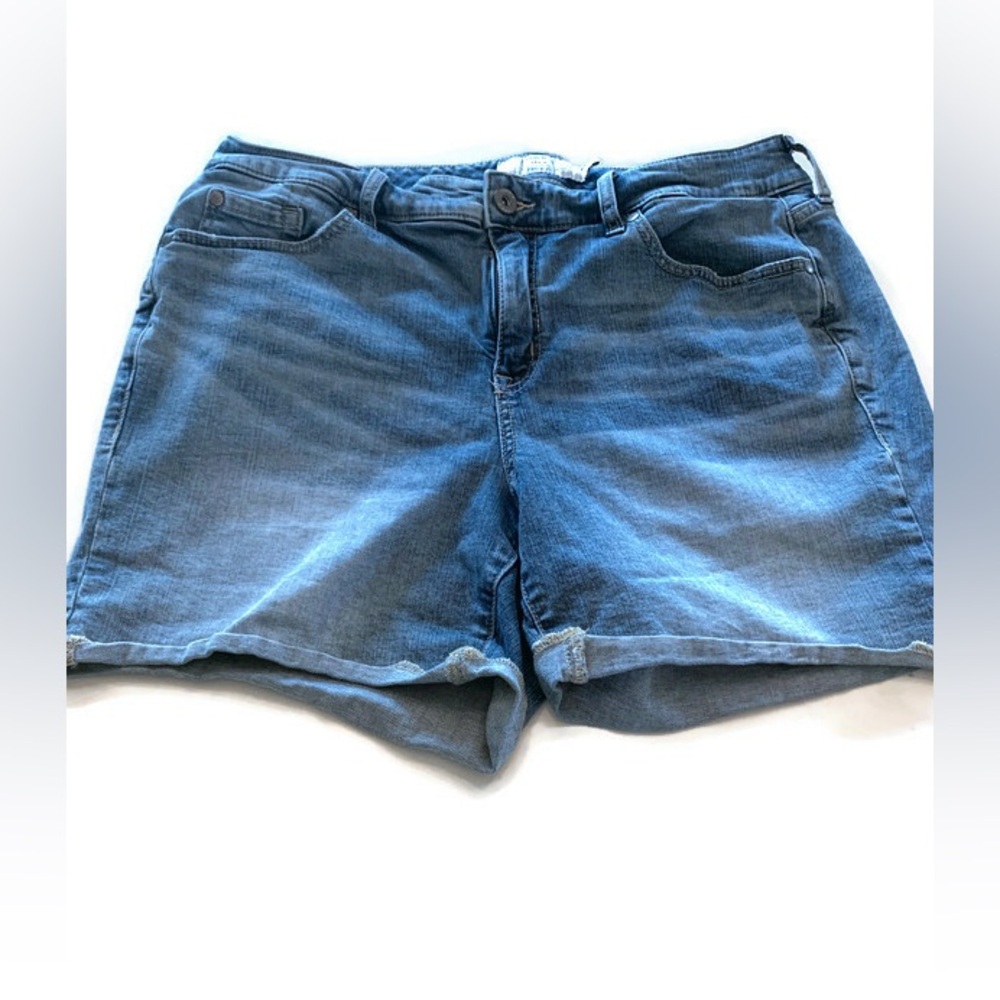 Torrid Plus Size 5-Inch Stretch Denim High-Rise Jean Shorts Size 14 - Picture 3 of 5